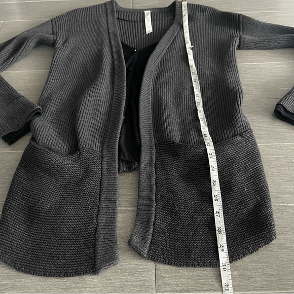 Lululemon Vestigan Heathered Black Size 4 Cashmere Blend Cardigan Sweater Yoga - Picture 14 of 15